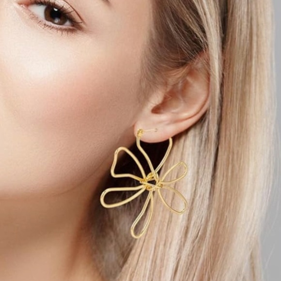 Gold wire Flower abstract Hoop Earrings - Picture 3 of 3